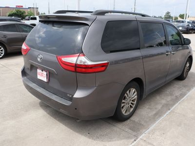 2016 Toyota Sienna - Photo 11