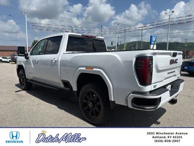 2025 GMC Sierra — detail view