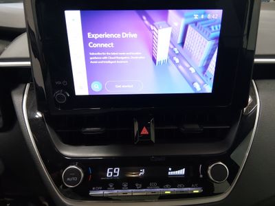 2025 Toyota Corolla - Photo 17