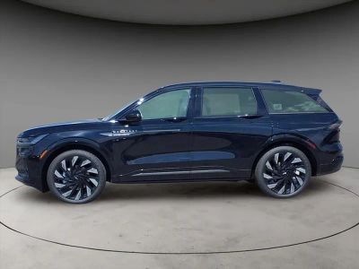 2025 Lincoln Nautilus — side profile view