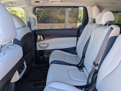 2026 Kia Carnival — photo 16 view