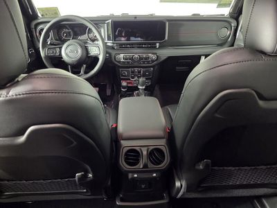 2026 Jeep Wrangler - Photo 18