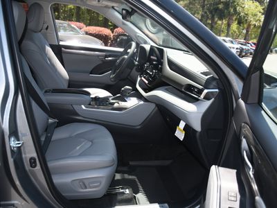 2026 Toyota Highlander - Photo 11