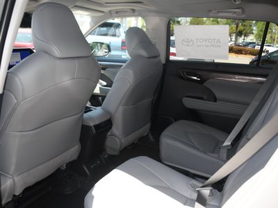 2026 Toyota Highlander - Photo 8