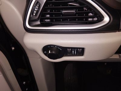 2022 Chrysler Voyager - Photo 13