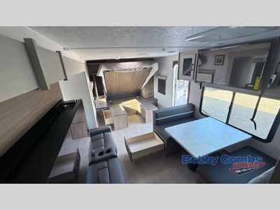 2025 Coachmen RV Freedom Express Ultra Lite - Photo 10
