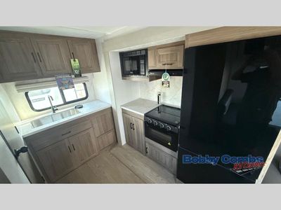 2025 Coachmen RV Freedom Express Ultra Lite - Photo 4
