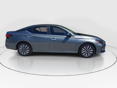 2025 Nissan Altima — photo 8 view