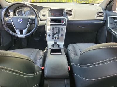 2018 Volvo V60 - Photo 12