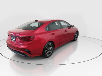 2023 Kia Forte - Photo 7