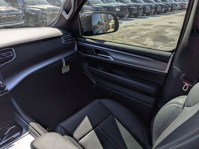 2026 Jeep Grand Wagoneer - Photo 19
