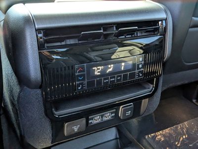 2026 Jeep Grand Wagoneer - Photo 16