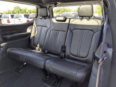 2026 Jeep Grand Wagoneer - Photo 15