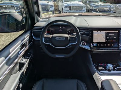 2026 Jeep Grand Wagoneer - Photo 18