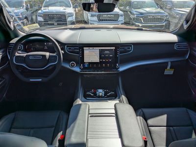 2026 Jeep Grand Wagoneer - Photo 17