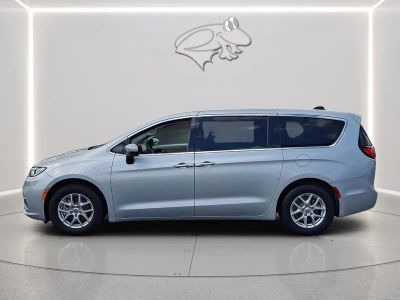 2023 Chrysler Pacifica — side profile view