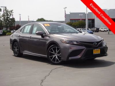 2022 Toyota Camry - Photo 2