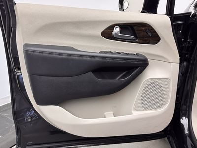 2023 Chrysler Pacifica - Photo 12