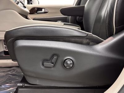 2023 Chrysler Pacifica - Photo 16