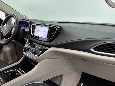 2023 Chrysler Pacifica - Photo 35