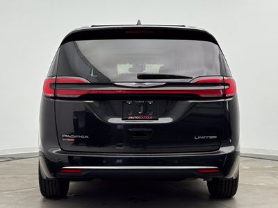 2023 Chrysler Pacifica - Photo 8