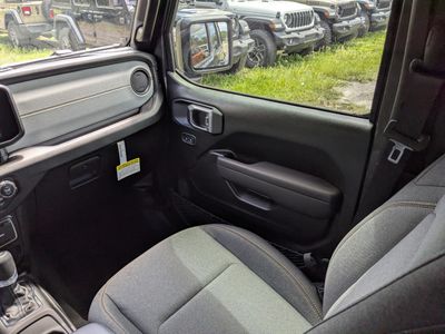 2026 Jeep Wrangler - Photo 17