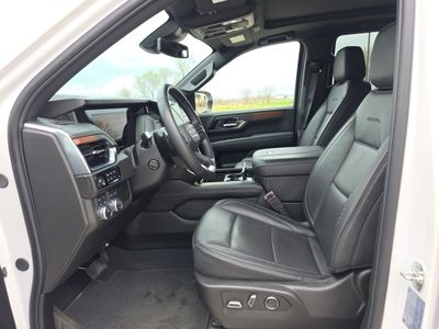 2025 GMC Yukon — photo 9 view