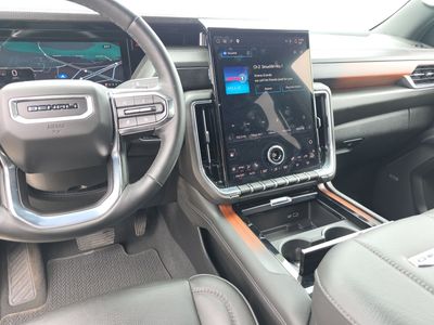 2025 GMC Yukon — photo 13 view
