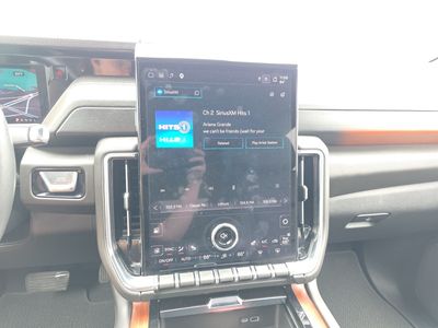 2025 GMC Yukon — photo 11 view