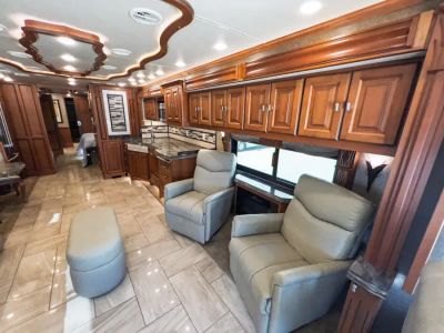 2017 Tiffin ALLEGRO BUS — engine compartment view