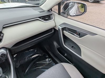 2019 Toyota RAV4 - Photo 19