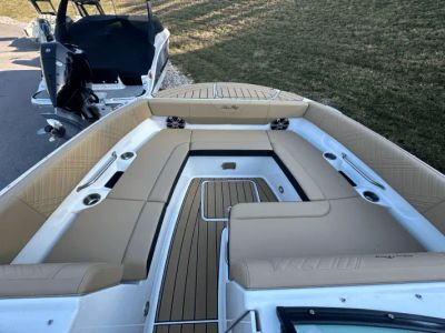 2025 Sea Ray SDX 270 - Photo 10