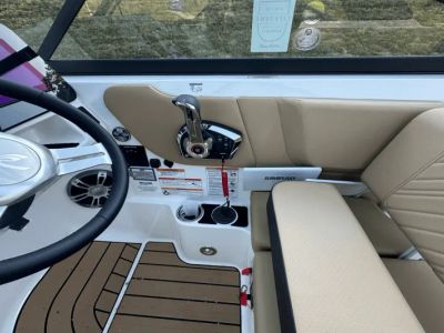 2025 Sea Ray SDX 270 - Photo 5
