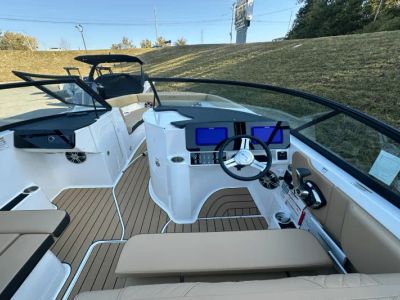 2025 Sea Ray SDX 270 - Photo 4