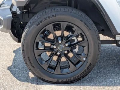 2025 Jeep Wrangler - Photo 9