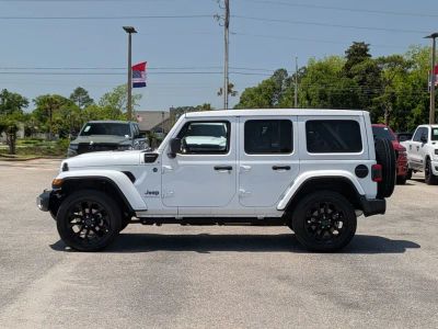 2025 Jeep Wrangler - Photo 2