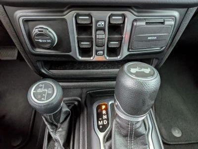 2025 Jeep Wrangler - Photo 17