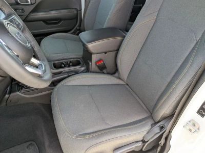 2025 Jeep Wrangler - Photo 25