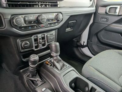 2025 Jeep Wrangler - Photo 16