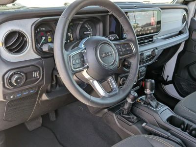 2025 Jeep Wrangler - Photo 28