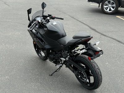 2026 Kawasaki Ninja 500 Metallic Flat Spark Black — detail view