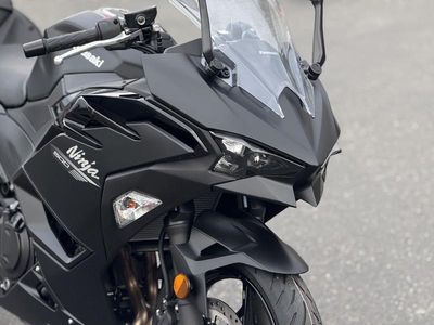 2026 Kawasaki Ninja 500 Metallic Flat Spark Black — photo 10 view
