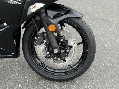 2026 Kawasaki Ninja 500 Metallic Flat Spark Black — photo 11 view
