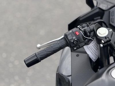 2026 Kawasaki Ninja 500 Metallic Flat Spark Black — photo 21 view