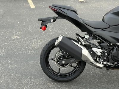 2026 Kawasaki Ninja 500 Metallic Flat Spark Black — photo 13 view