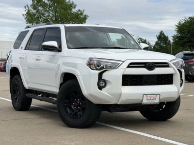 2022 Toyota 4Runner - Photo 2