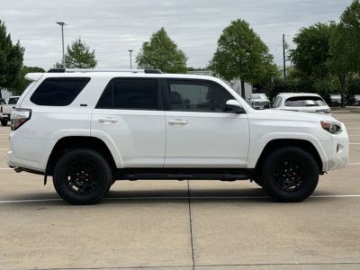 2022 Toyota 4Runner - Photo 3