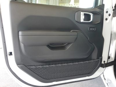 2026 Jeep Wrangler — photo 13 view