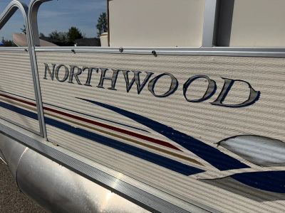 2001 Northwood 2023 PARTY FISH — engine compartment view