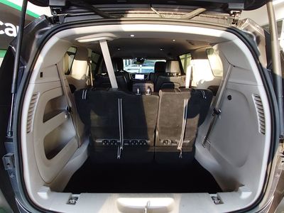 2023 Chrysler Pacifica — photo 11 view